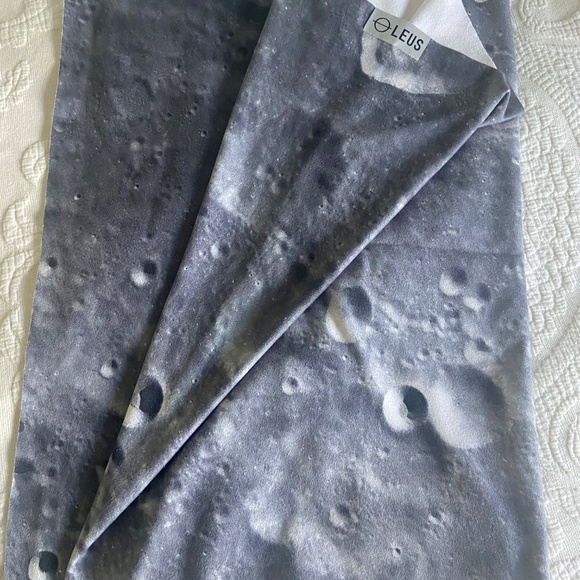LEUS NWOT Yoga Towel - Picture 4 of 5
